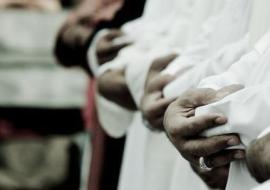 ҚИЁМДА ҚЎЛЛАР ҚАЕРДА ТУРАДИ?