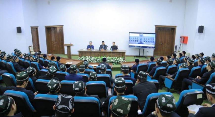 “Ҳидоя” ўрта махсус ислом таълим муассасасида маънавий-маърифий учрашув бўлиб ўтди.