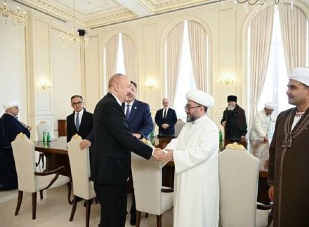 Озарбайжон президенти туркий давлатлар муфтийларини қабул қилди