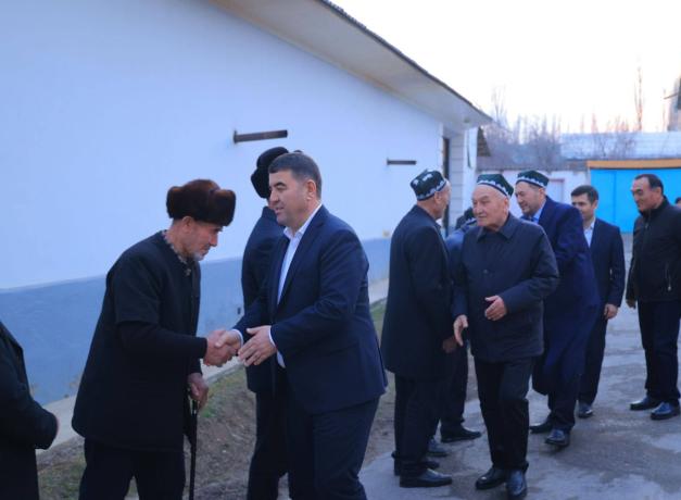 Наманган вилояти ҳокими 104 ёшли уруш қатнашчиси билан ифторлик қилди.